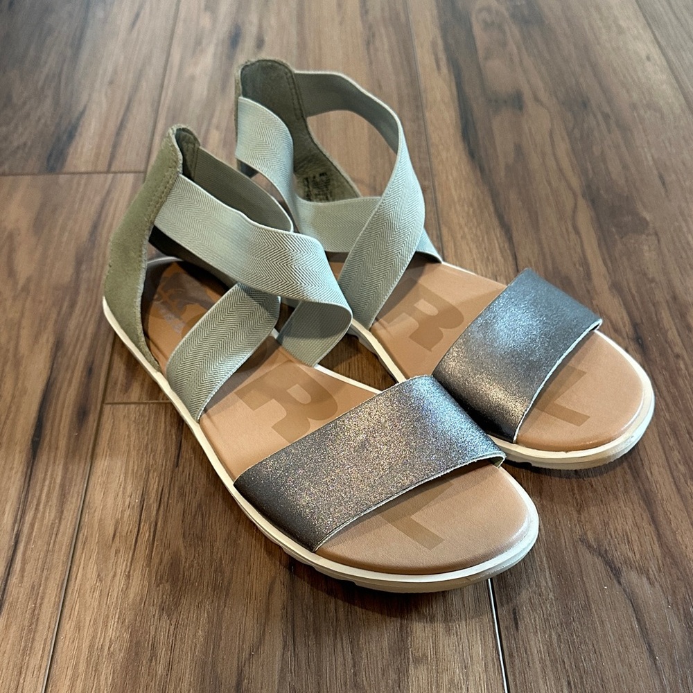 Sorel Metallic Gray and Light Green Strappy Sandals